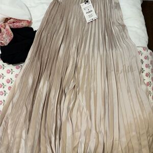 Zara Light Beige Pleated A-Line Skirt